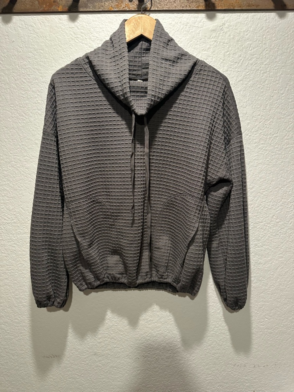 Max Studio Nordstrom Charcoal Gray Waffle-Knit Pullover - Picture 4 of 13